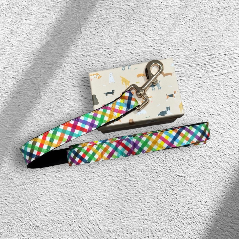 Sniff & Bark Rainbow Pet Leash. BRAND NEW WITH GIFT BOX